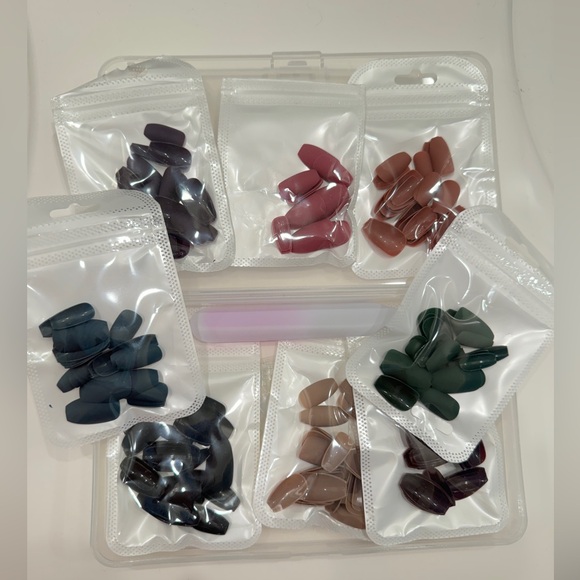 8 Packs Short Acrylic Matte Press on Nails - Coffin - Medium - Picture 2 of 4